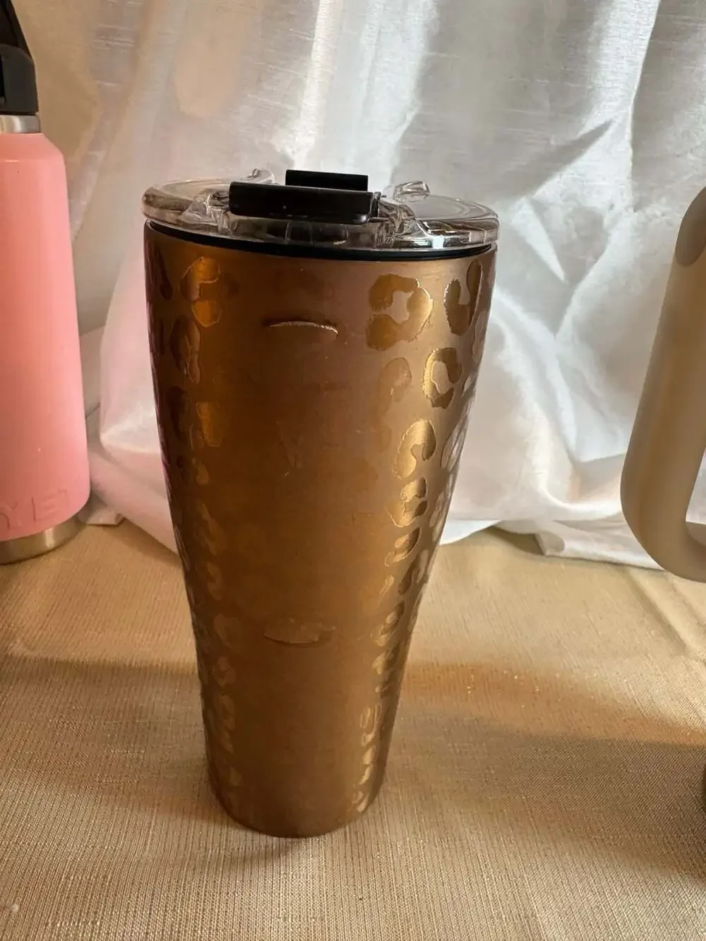 Stanley 40oz Quencher H2.0 FlowState and Brumate Tumbler - Picture 4 of 9